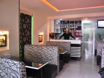 Green Hotel Near Lotte Center Hanoi Exterior photo